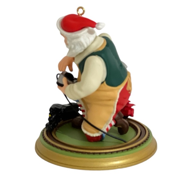 2006 Hallmark Ornament - Toymaker Santa - #7 in the Series - Picture 6 of 10